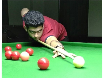 Thakkar rallies from brink of defeat to advance into semis